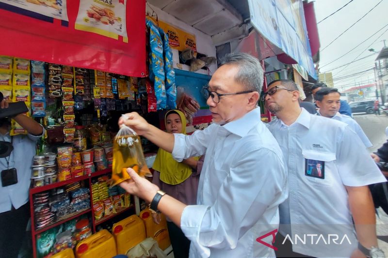 1655971391237548.jpeg Pemerintah akan pasok minimarket dengan minyak goreng Rp14 ribu per liter.jpeg