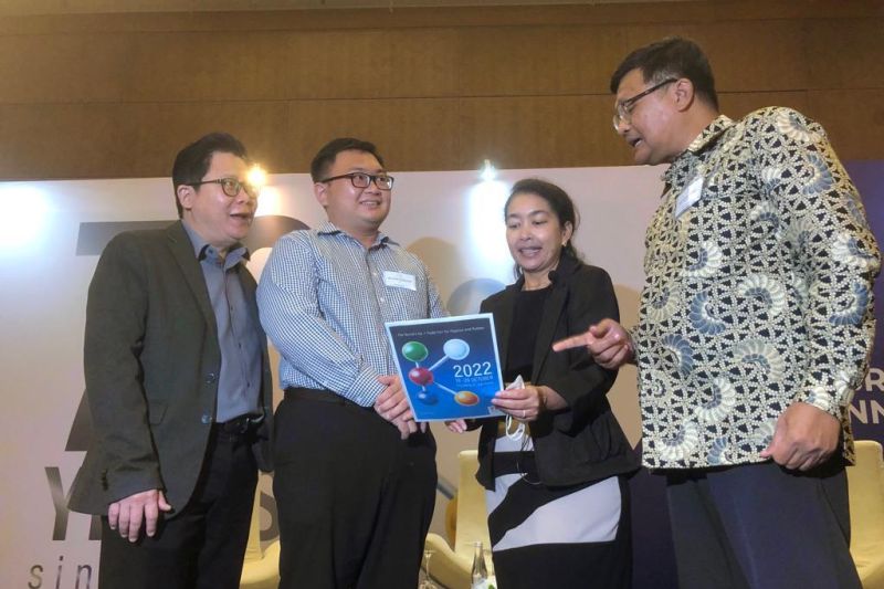 我国企业家受邀参加塑料行业展览会