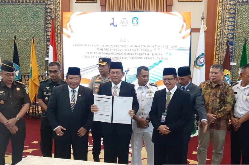 1673350690210997.jpg Pemprov Kepri tandatangani MoU pembangunan jembatan Batam - Bintan.jpg