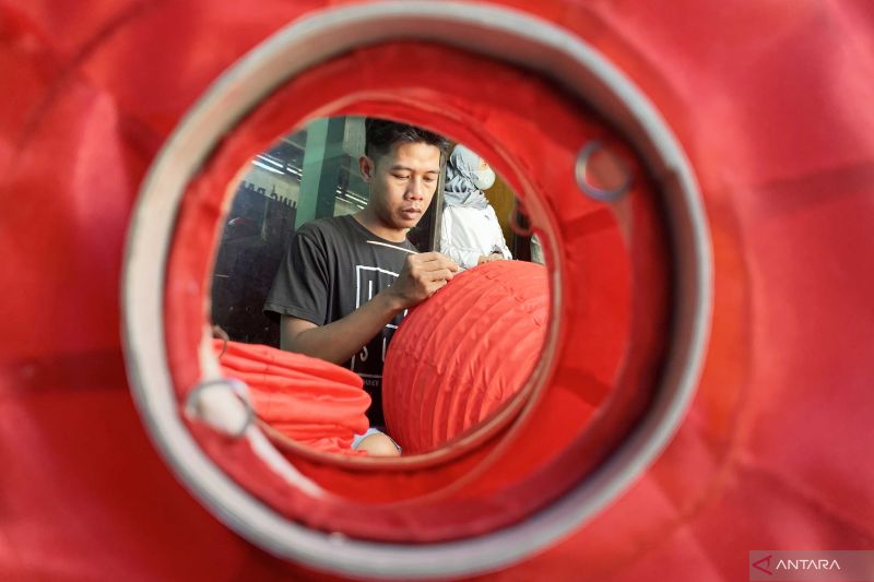 1673417000814778.jpg Permintaan lampion produksi UMKM Kota Malang naik jelang Imlek.jpg