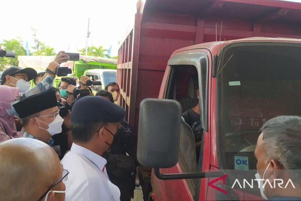1649686400276397.jpg Menteri ESDM temukan truk industri pertambangan gunakan BBM Subsidi 600.jpg