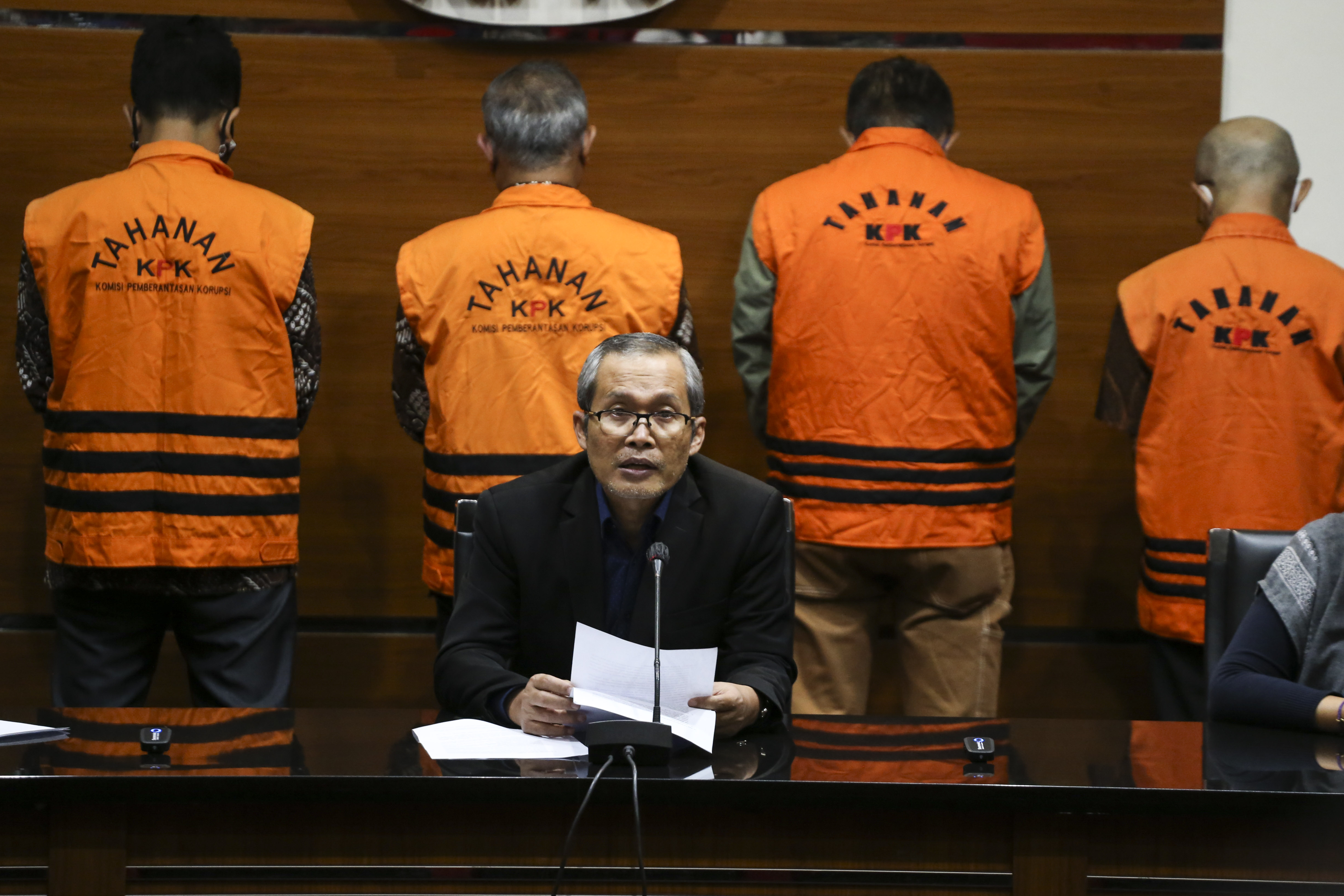 1654261869781585.jpg (1) KPK tangkap sembilan orang dalam OTT mantan Wali Kota Yogyakarta.jpg