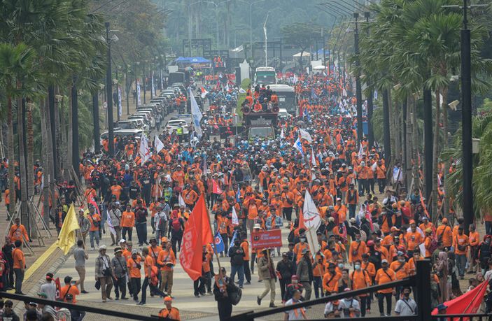 印尼劳工联盟主席：数万劳工同时在全国各地举行集会示威